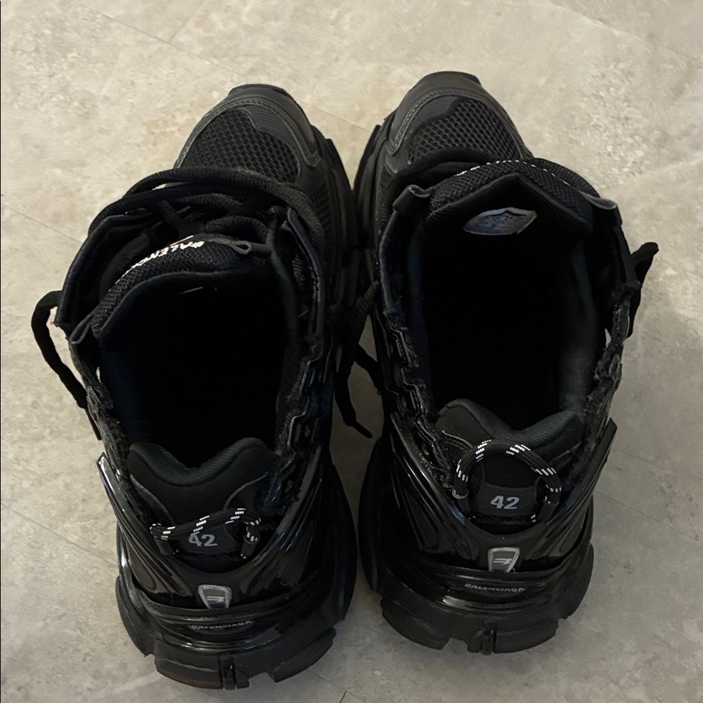 Balenciaga Runners Black Athletic Shoes - Picture 3 of 7